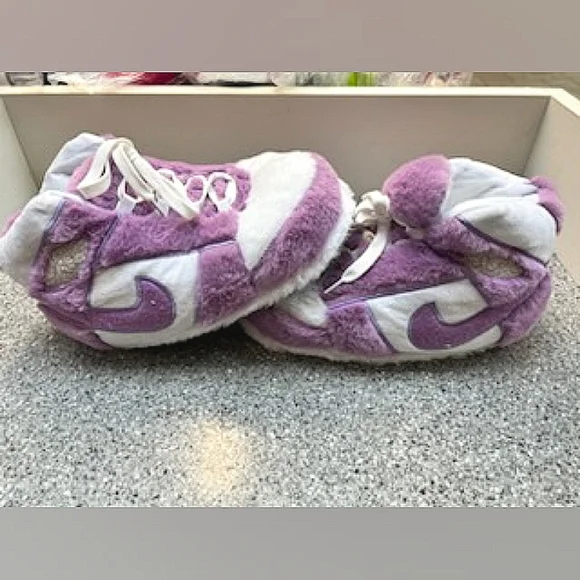Nike house slippers best sale